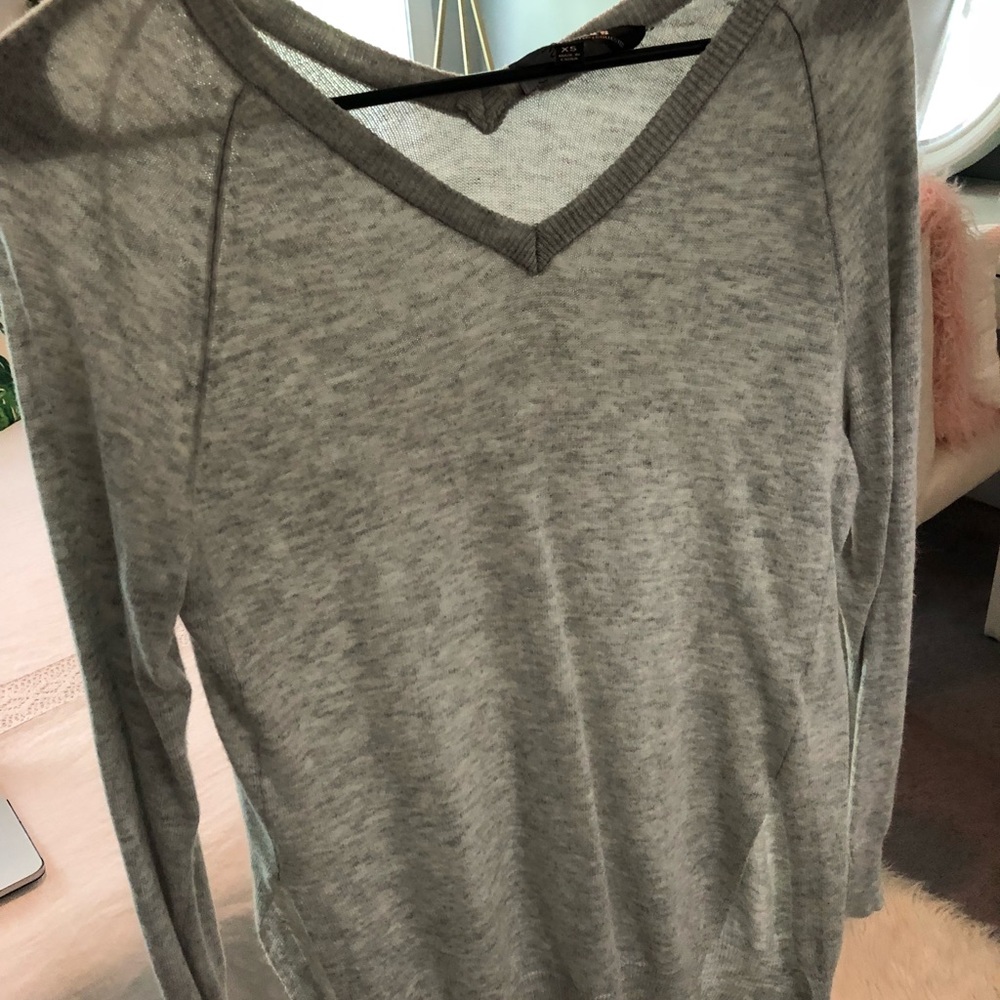 Super cute lulus grey v-neck sweater !!